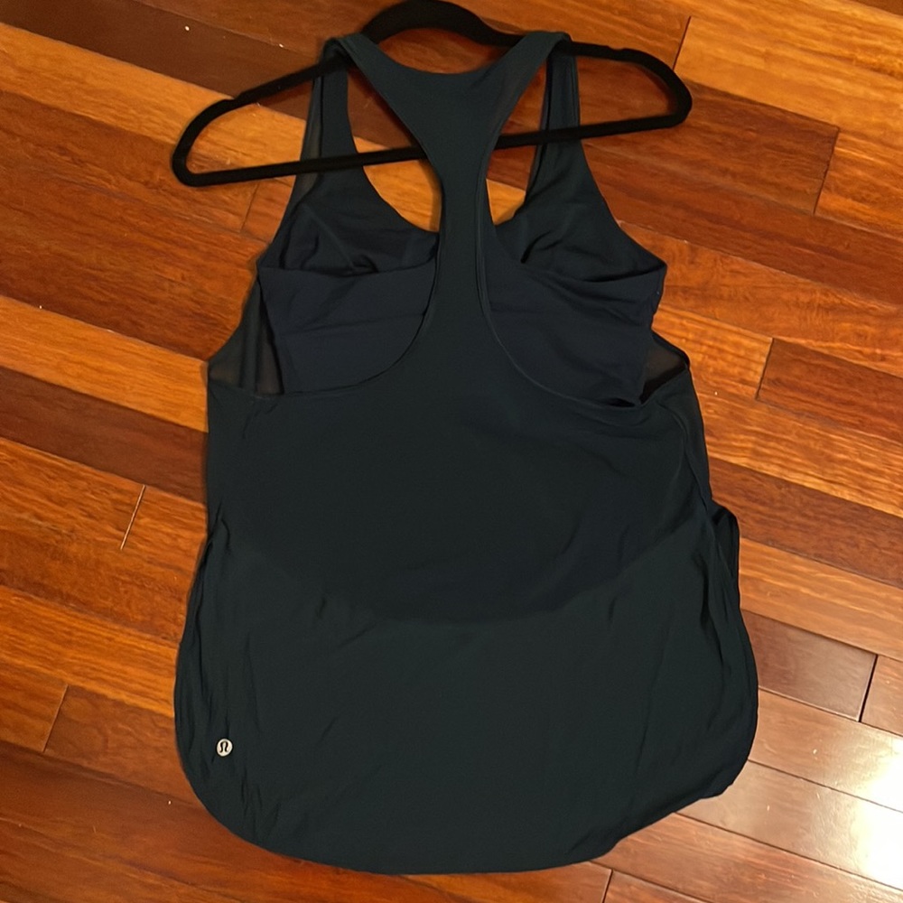 Lululemon Size 6 Flowy top with built in bra - Picture 4 of 5